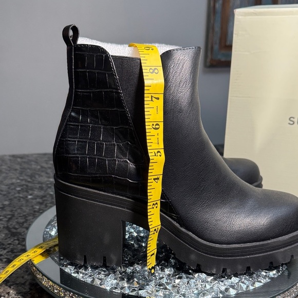 Sun + Stone Textured croc embossed Black Ankle Booties NWT 11 - Picture 13 of 15